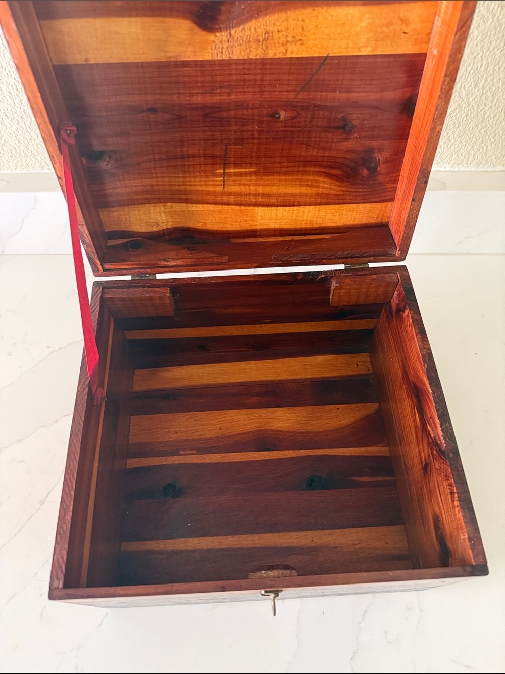 Rustic Cedar Storage Box Chest Handmade - Picture 11 of 12